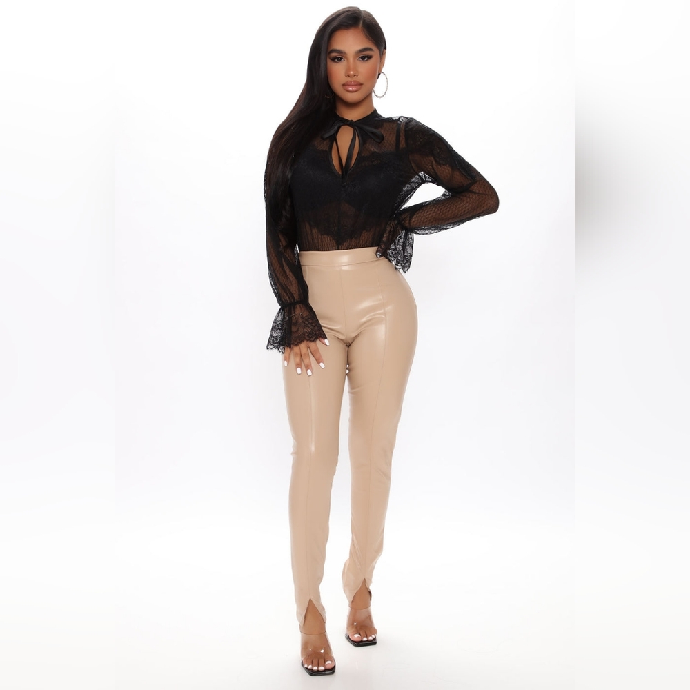 Fashion Nova Here to Handle Business lace bodysuit Size M NEW - Picture 3 of 5